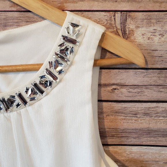 🌿Iz Byer White Shimmer Jeweled Blouse Size M 🌿 - Picture 4 of 8
